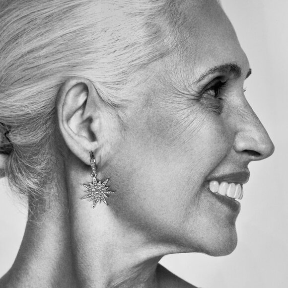 "Jeri-Lynn" NEW Pearl Gold Sun Star Huggie Hoop Fashion Earrings - Picture 3 of 3